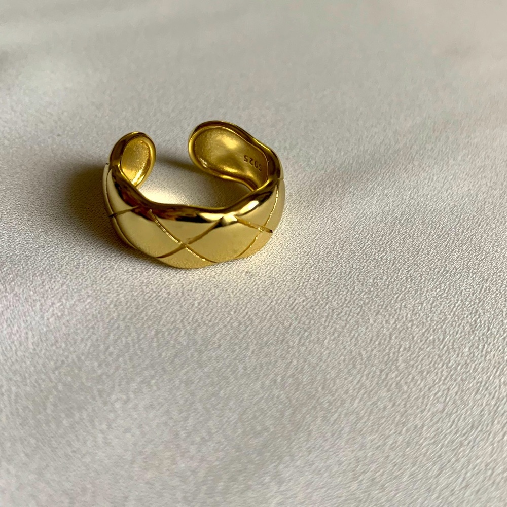 Bold Gold Crisscross Pattern Ring